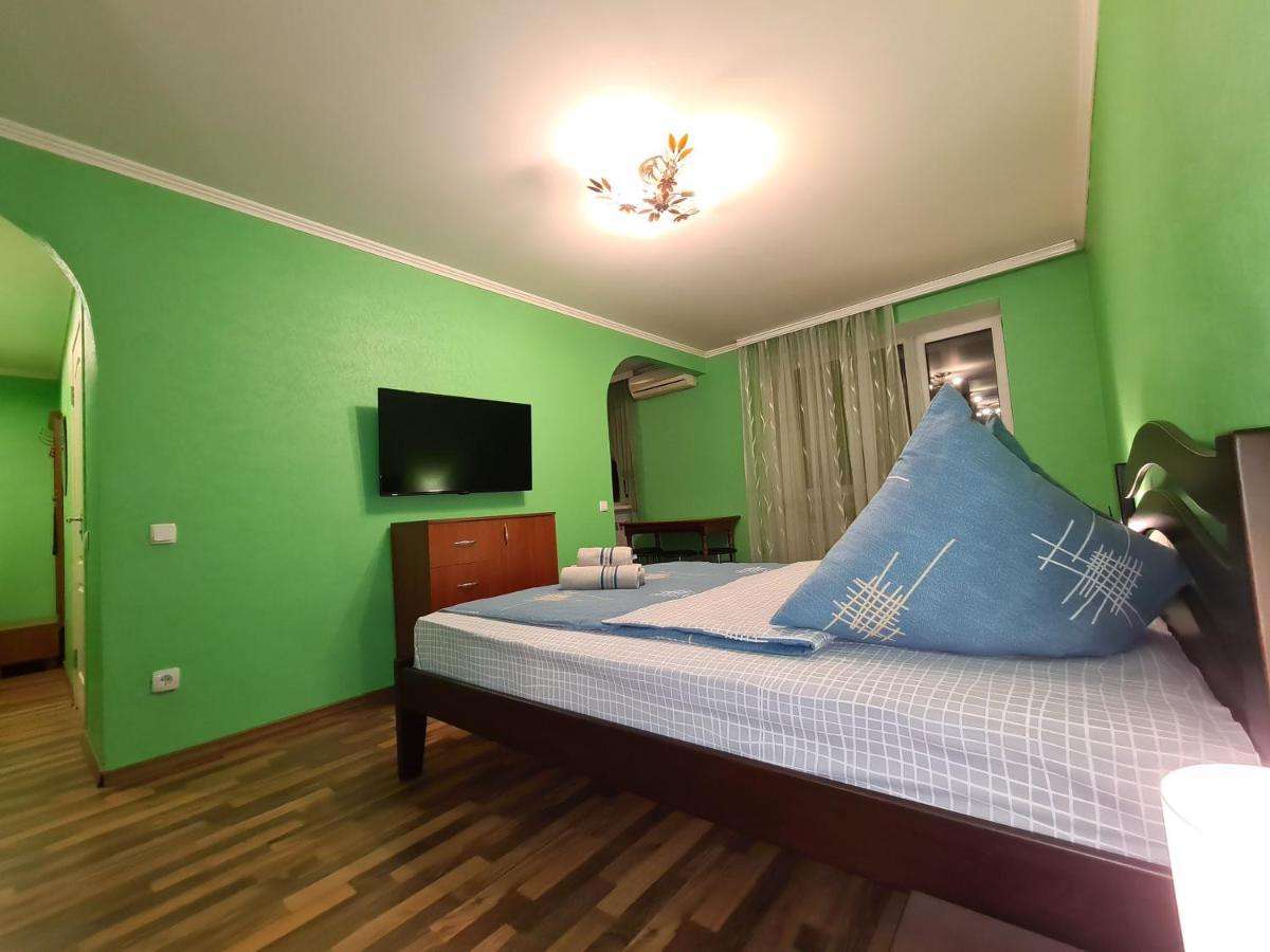 1-Room View Apartment Near Inturist On Sobornyi Avenue 143, By Grandhome Zaporizhia Εξωτερικό φωτογραφία